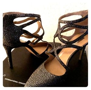 Strapppy Classy Rhinstone shoe